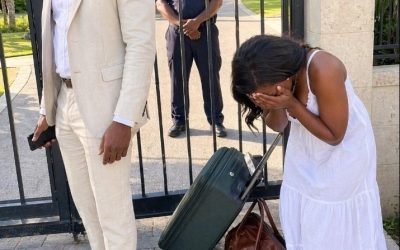 Regresó de su boda secreta a una mansión que ya no le pertenecía.