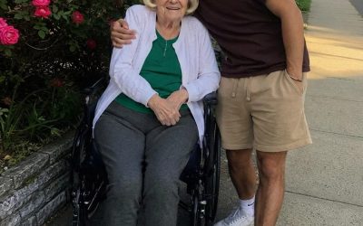 Me hice cargo de la herencia de mi vecina de 85 años, pero no me dejó nada; entonces, a la mañana siguiente, su abogado llamó a la puerta con una fiambrera abollada y una llave que se suponía que no debía reconocer.