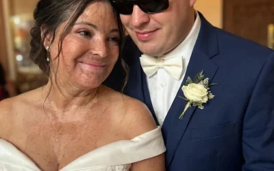 Me casé con un hombre ciego para que nunca viera mis cicatrices. En nuestra noche de bodas, me dijo: “Tienes que saber la verdad que he estado ocultando durante 20 años”.