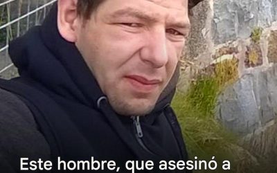 Durante el juicio por asesinato se reveló que un hombre que mató a un niño fue apuñalado 25 veces en cinco minutos en su celda y luego acostado “como si estuviera dormido”.