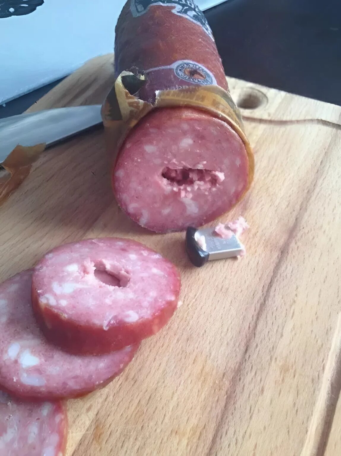 Ayer compré una salchicha normal en la tienda; nada especial, solo quería hacer unos sándwiches…
