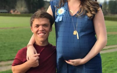 Este hombre mide tan solo 132 cm de altura, pero su baja estatura no le impidió encontrar el amor y enamorarse de una mujer que mide 170 cm.