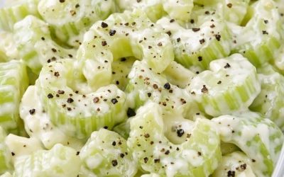 Ensalada cremosa de apio (guarnición clásica fácil con solo 4 ingredientes)