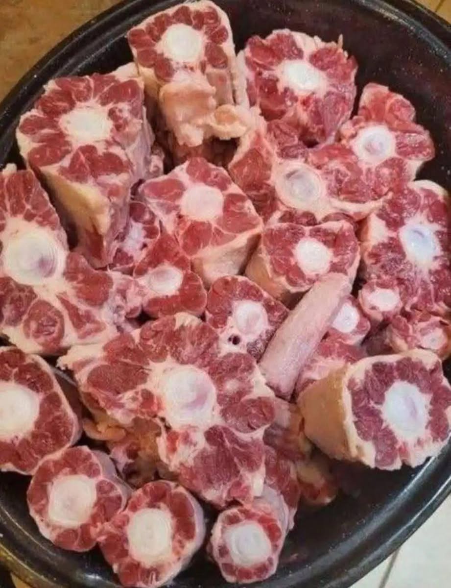 ¡Hola a todos! ¿Alguien me puede ayudar a identificar qué corte de carne es este? Además, ¿tienen alguna idea de receta rica para cocinarlo? La receta está en el primer comentario.