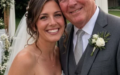 Me casé con un hombre treinta años mayor que yo por su fortuna; después de su funeral, su abogado me dio una caja y me dijo: «Se aseguró de que recibieras exactamente lo que merecías».  Todos pensaban que me había casado con Russell por su dinero.  No estaban del todo equivocados.  Tenía treinta y dos años, estaba ahogada en deudas y a un solo sueldo de perder mi apartamento.  Russell tenía sesenta y dos años, era rico, viudo y se sentía solo de una manera que los ricos intentan ocultar con pisos de mármol y relojes caros.  Nos conocimos en una cena benéfica donde yo servía champán.  Me preguntó mi nombre. Luego me preguntó si me dolían los pies.  Ningún hombre me había preguntado eso en años.  Tres meses después, me propuso matrimonio.  Mis amigos me llamaron loca. Sus hijos me llamaron peor.  «¿Crees que te vas a quedar con la casa?», me siseó su hija después de la boda. «No recibirás nada».  Russell la oyó. Solo sonrió y dijo: «Recibirá exactamente lo que se merece». Me dije a mí misma que no me importaba lo que pensaran.  Pero la verdad era que me gustaba la comodidad. La casa cálida. Las mañanas tranquilas. El hecho de no tener que revisar mi cuenta bancaria antes de comprar comida.  Russell fue amable conmigo.  Más amable de lo que esperaba.  Y en algún momento, para mi vergüenza y mis incomodidad, dejé de fingir que no me importaba.  Entonces enfermó. Rápidamente. Seis semanas desde el diagnóstico hasta el funeral.  En el servicio, sus hijos se quedaron frente a mí como si yo misma lo hubiera matado.  Lloré de todos modos.  Después, el abogado de Russell me pidió que fuera a su oficina.  Sus hijos ya estaban allí.  Sobre el escritorio había una pequeña caja de madera.  Sin sobre.  Sin testamento a la vista.  Solo la caja.  El abogado me miró, luego a ellos.  “Russell dejó instrucciones”, dijo.  Su hija rió entre dientes.  Entonces el abogado me empujó la caja.  «Se aseguró de que recibieras exactamente lo que merecías». ⬇️