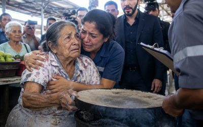 El inspector le arrancó el comal a una anciana de 89 años en pleno mercado por una multa de , ignorando sus lágrimas y su súplica desesperada de sobrevivir