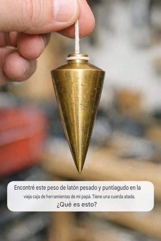 Encontré este peso de latón, pesado y puntiagudo, en la vieja caja de herramientas de mi padre. Tiene una cuerda atada, ¿para qué sirve?