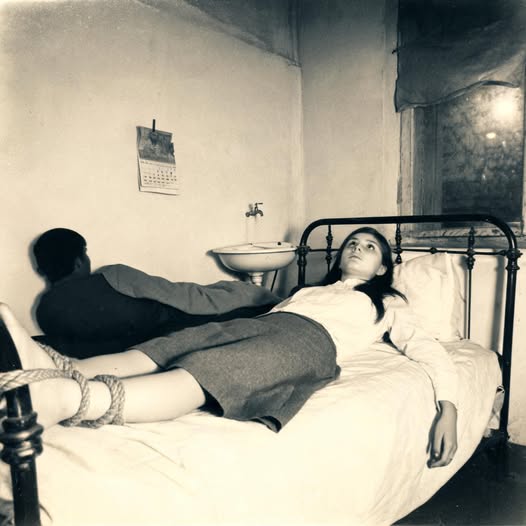 Me entregaron a los 16 años al carnicero del mercado. La primera noche me ató a los pies de la cama y me dijo: “Ahora eres mía por 200 levas. Eso es lo que vales”.
