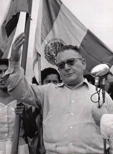 La Masacre de la Alameda… Un día como hoy 7 de julio, pero del año de 1952.  La mañana siguiente a las elecciones presidenciales amaneció cargada de incertidumbre. El país acababa de vivir una de las contiendas más tensas de su historia reciente. Miles de mexicanos habían depositado su esperanza en la candidatura del general Miguel Henríquez Guzmán, un militar revolucionario identificado con los ideales del cardenismo y respaldado por amplios sectores campesinos, obreros y populares que exigían el retorno de los principios sociales de la Revolución Mexicana.